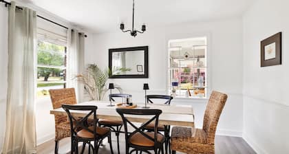 Beautifully renovated 3BR house near Charleston, Park Circle, Beaches, Shipyard