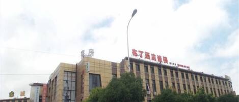 A multi-story building with signage indicating it is a hotel.