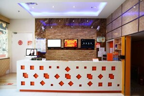 Lobby - Dingding Hotel (Shanghai New International Expo Center Huaxia East Road Subway Station) (Shanghai)