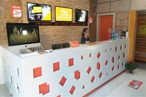 Lobby - Dingding Hotel (Shanghai New International Expo Center Huaxia East Road Subway Station) (Shanghai)