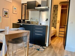Interior - Apartment with warm and refined garden (La Rochelle)