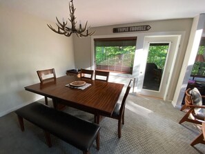 Dining - Kanc Kabin: Charming 3-bedroom condo with WiFi, AC (Lincoln)