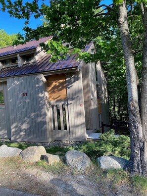 Exterior - Kanc Kabin: Charming 3-bedroom condo with WiFi, AC (Lincoln)