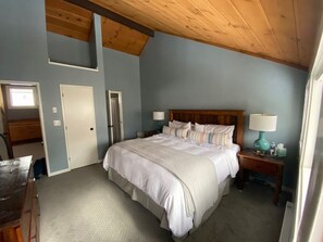 3 bedrooms, WiFi, bed sheets - Kanc Kabin: Charming 3-bedroom condo with WiFi, AC (Lincoln)