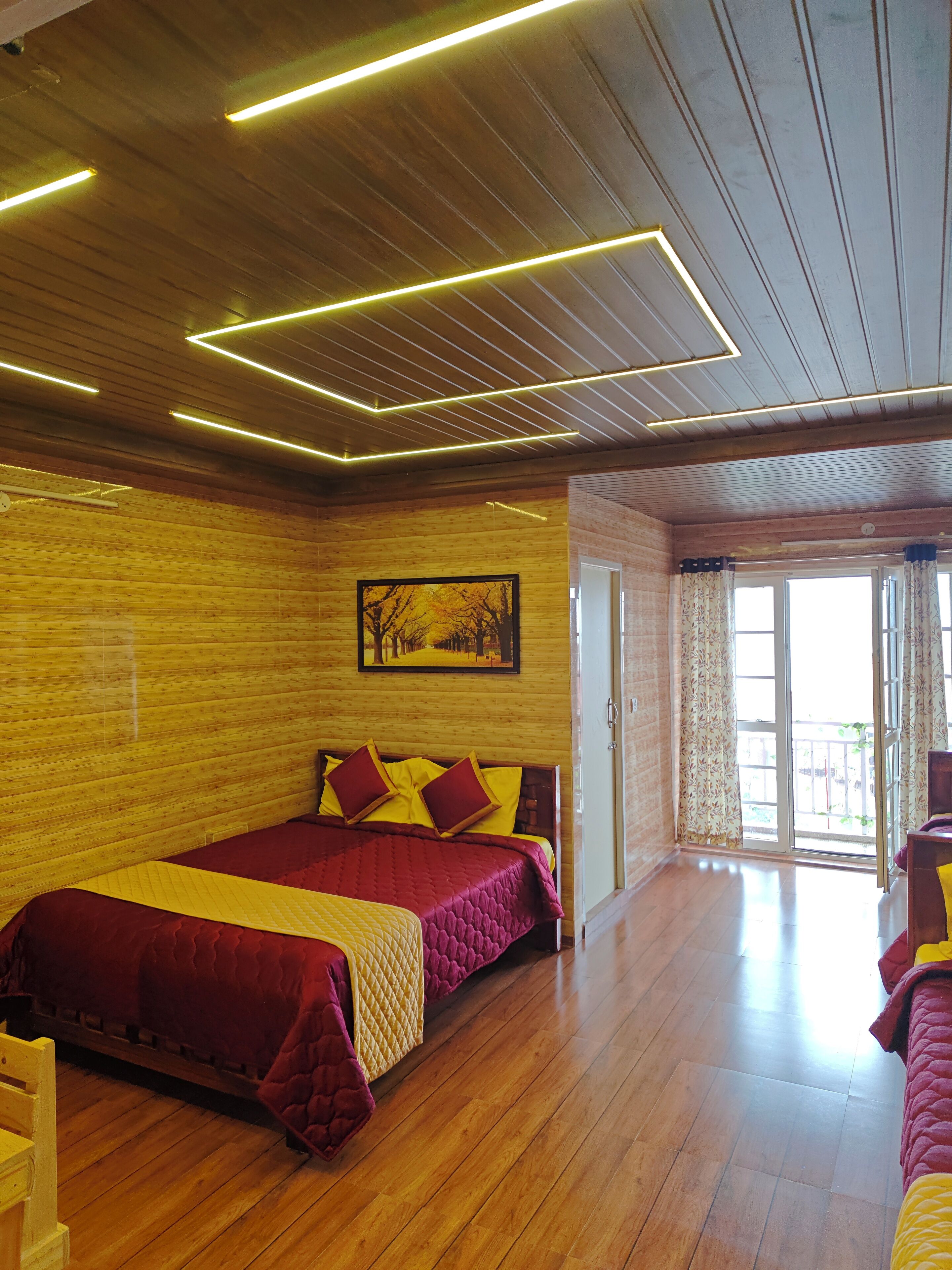 华丽客房, 多张床, 阳台, 山景 | 特色家居、床单