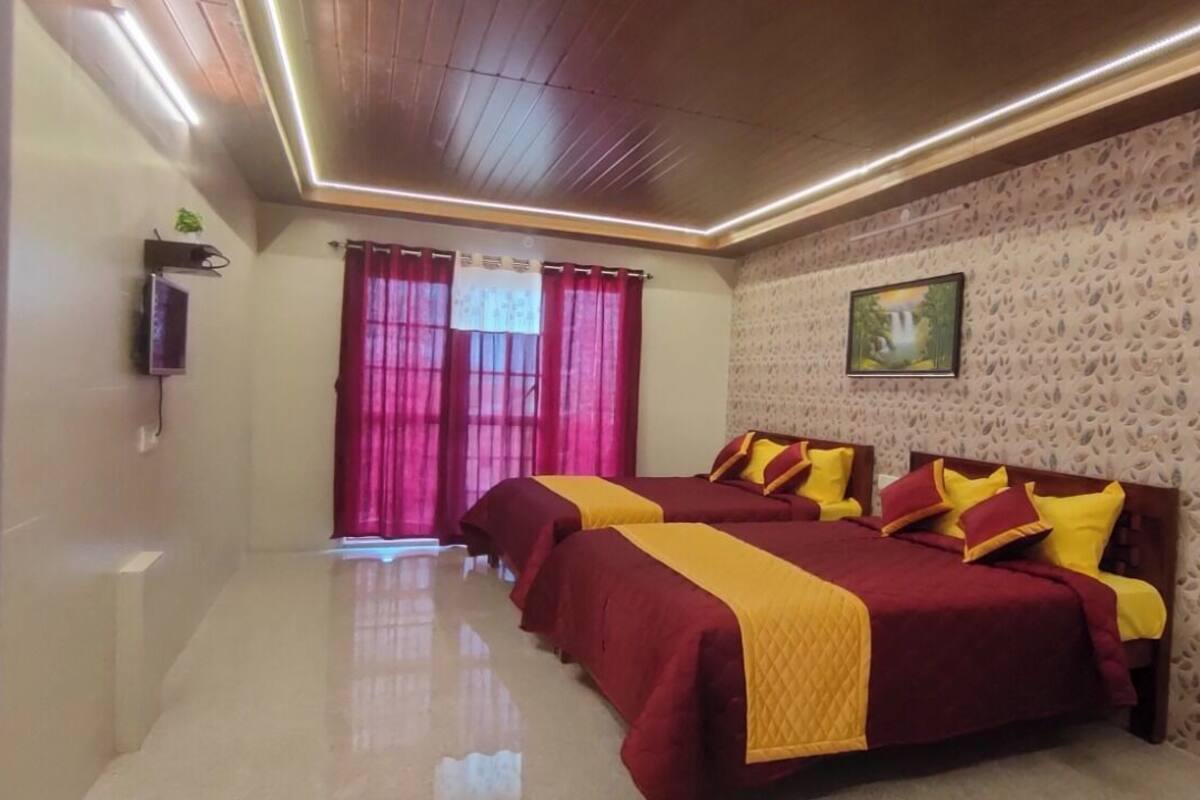 Deluxe-Zimmer, Mehrere Betten, Balkon, Bergblick | Individuell eingerichtet, Bettwäsche