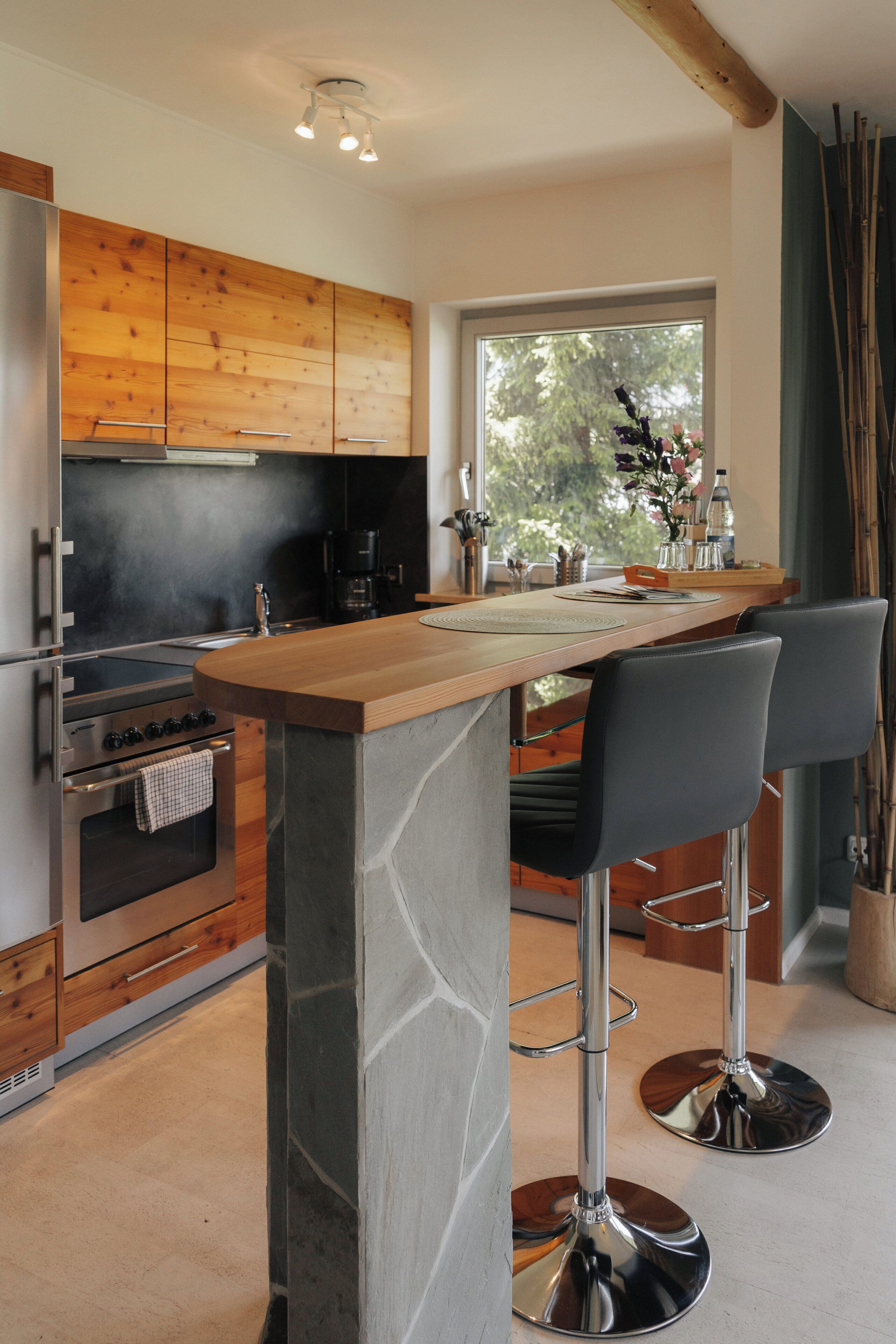 Fridge, oven, stovetop, coffee/tea maker