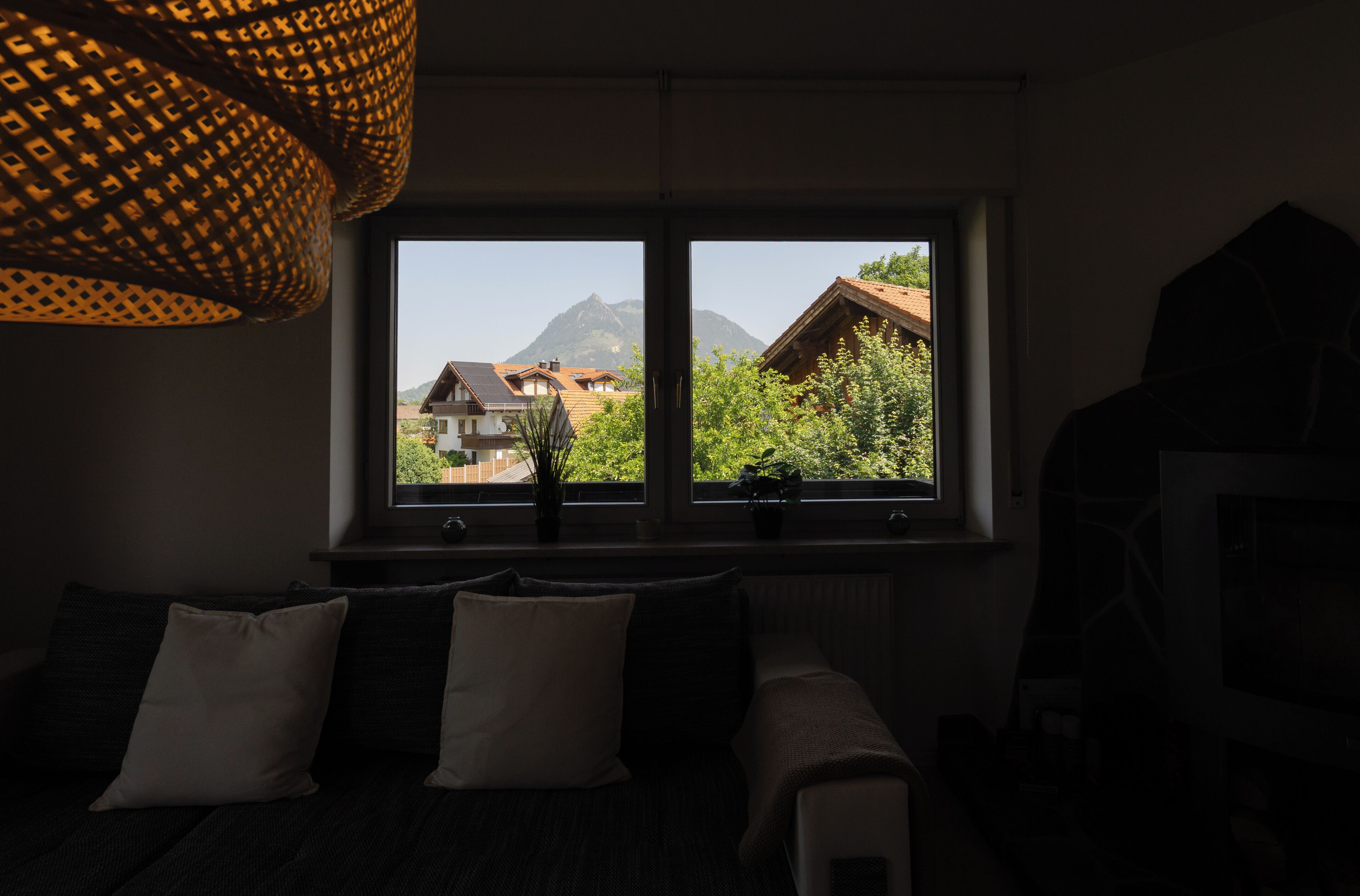 Fernseher, Kamin, Bücher