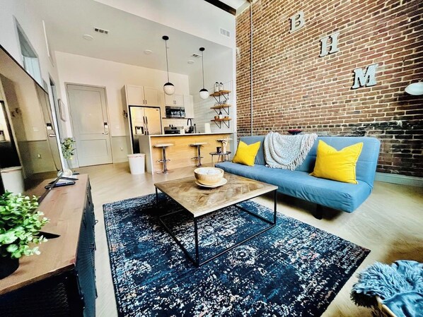Smart TV - Urban Luxury Retreat:Mercantile on Morris/1BR/WiFi (Birmingham)