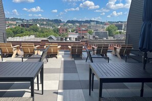 Outdoor dining - Stunning Studio Escape: WiFi/Laundry/WorkSpace (Birmingham)