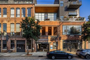 Exterior - Stunning Studio Escape: WiFi/Laundry/WorkSpace (Birmingham)