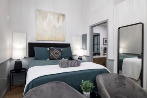 Desk, iron/ironing board, free WiFi, bed sheets - Stunning Studio Escape: WiFi/Laundry/WorkSpace (Birmingham)