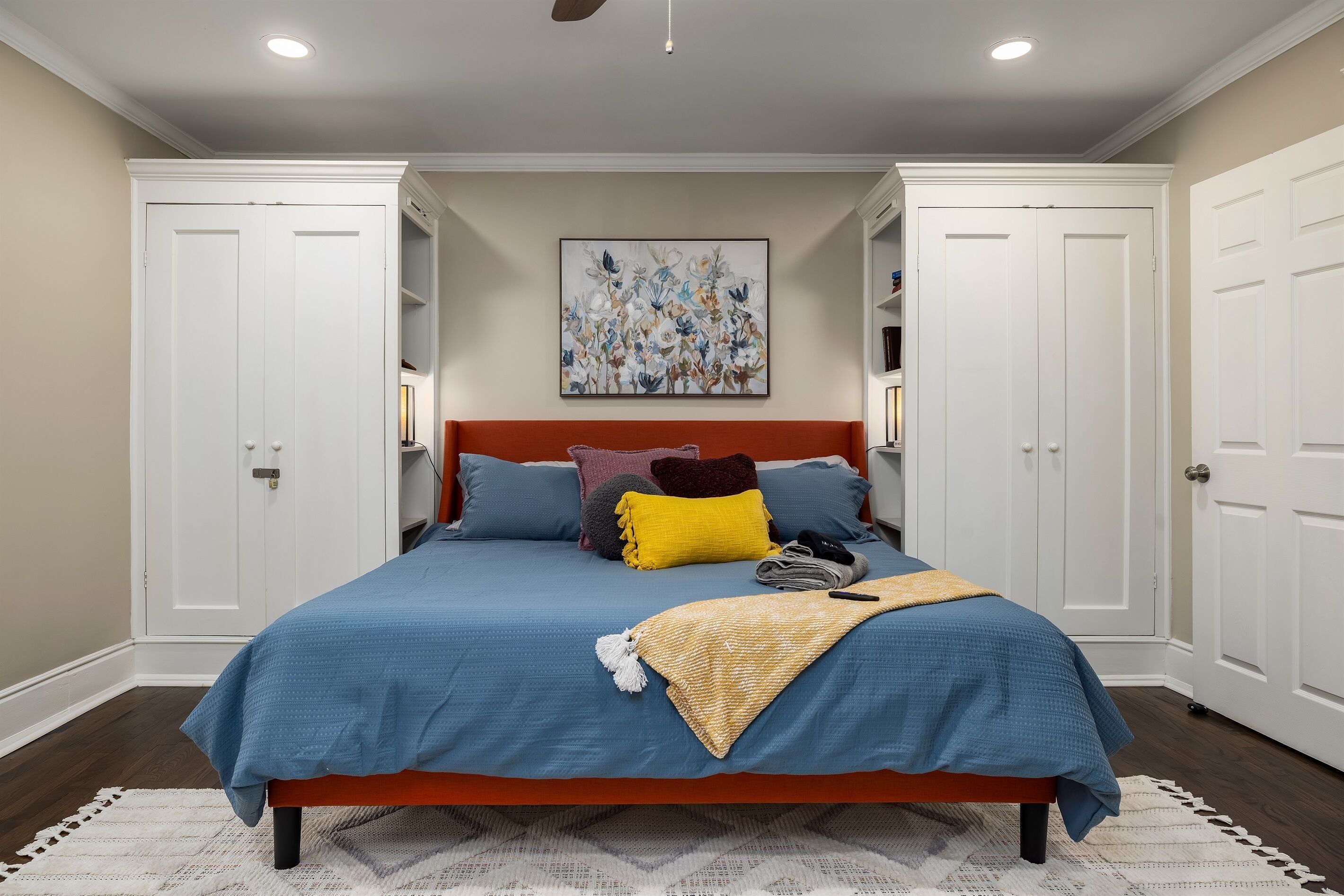 2 habitaciones, escritorio, tabla de planchar con plancha y wifi gratis 