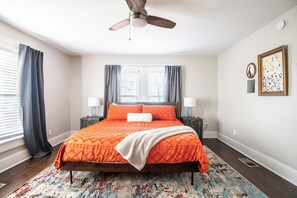 2 bedrooms, desk, iron/ironing board, free WiFi - Avondale Haven: Near it All– WiFi, King Bed & Pets (Birmingham)