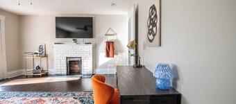 Avondale Haven: Near it All– WiFi, King Bed & Pets