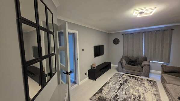 Smart TV - 15% Discount for Long Stay*Close to Edinburgh* (Livingston)