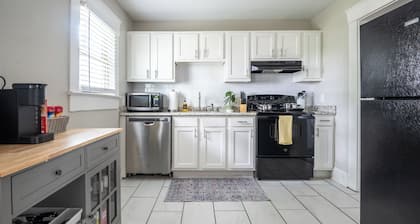 Avondale Adventure-Serene City Stay-King Bed/Games