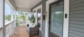 Avondale Adventure-Serene City Stay-King Bed/Games