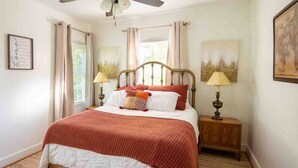 A bedroom with a bed, two bedside tables with lamps, a ceiling fan, and a window with curtains. - Urban Haven -Glen Iris/2 BR/Pets/WiFi/Full Kitchen (Birmingham)