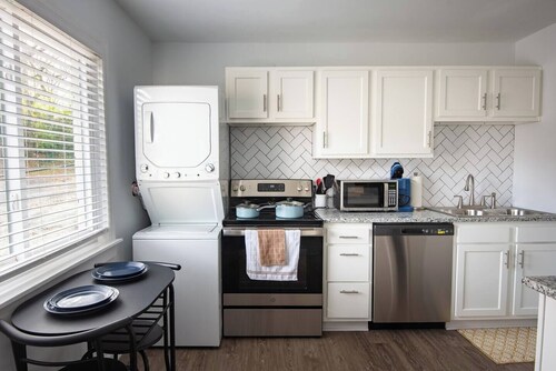 Vulcan Hideout Apt A1-King Bed/Heart of BHAM/Wifi