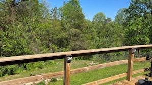 A wooden deck with a railing overlooking a grassy area with trees. - Affordable Pollyanna Ridge, By Norris Lake & Dam St Pk & ATV trails. 3BR 2Bath (Rocky Top)