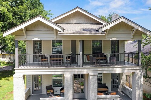 Avenue Quads - Unit 2/Cityside Retreat/Parking