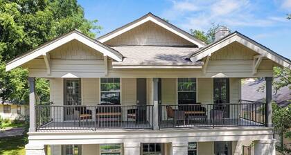 Avenue Quads - Unit 2/Cityside Retreat/Parking