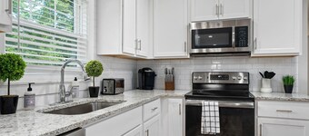 Avenue Quads - Big Groups/King Bed/Parking/4 Units