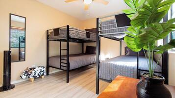 4 bedrooms, iron/ironing board, WiFi, bed sheets