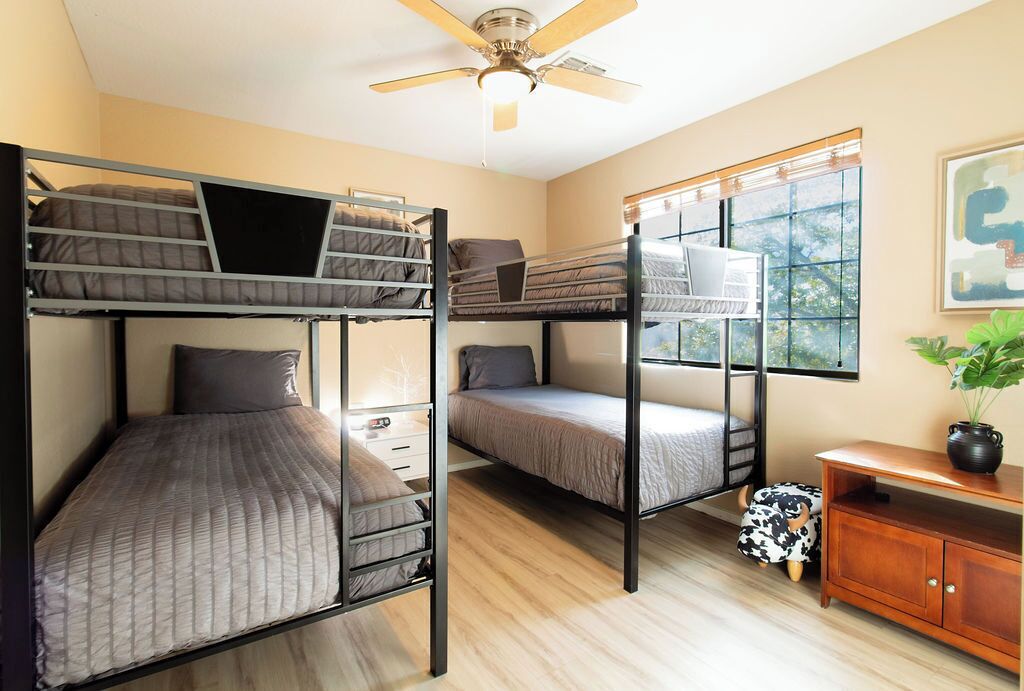 4 多间卧室、熨斗/熨衣板、WiFi、床单