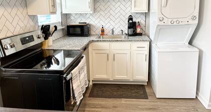 B1 Vulcan's Neutral Nest-King Bed/Pets/WiFi/City