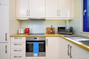 Micro-ondes, four, plaque de cuisson, lave-vaisselle