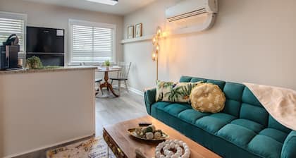 Vulcan's Emerald Hideaway B3 - King Bed/WiFi/City