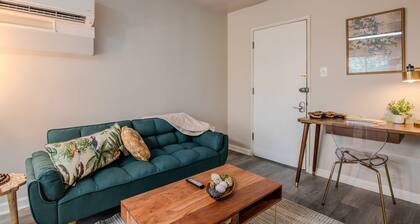 Vulcan's Emerald Hideaway B4 - King Bed/WiFi/City