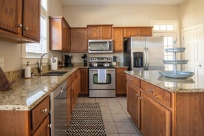 Fridge, microwave, oven, stovetop - Bessemer Beauty: Suburban Charm with Modern Flair (Bessemer)