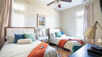 3 habitaciones, escritorio, tabla de planchar con plancha y wifi gratis