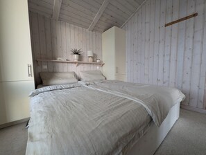 3 makuuhuonetta, silitysrauta/-lauta, vauvan matkasänky, ilmainen Wi-Fi