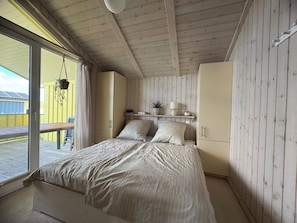 3 slaapkamers, een strijkplank/strijkijzer, reisbedje, gratis wifi