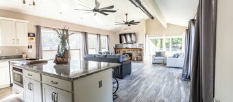 Modern Stretch Home - 3BR/Bathtub/New Build/Grill