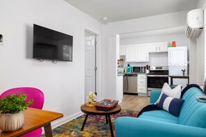 Smart TV, offices - Vulcan’s 4 Combo - 4 Units/King Beds/WiFi/Pets (Birmingham)