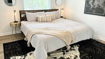 4 bedrooms, desk, iron/ironing board, WiFi (free)