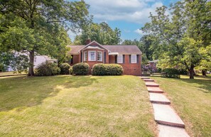 Exterior - Garden Haven - Family/WiFi/Fenced Backyard/Pets (Birmingham)