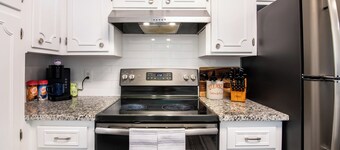 Garden Haven - Family/WiFi/Fenced Backyard/Pets