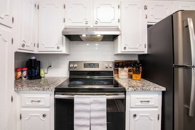 Garden Haven - Family/WiFi/Fenced Backyard/Pets