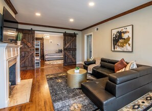 4 bedrooms, desk, iron/ironing board, travel crib