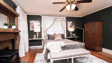 5 Schlafzimmer, Schreibtisch, Bügeleisen/Bügelbrett, Reisekinderbett