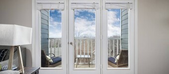 Hilltop Haven - King Beds/Free Parking/Big Groups