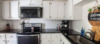 Hoadley Home-Groups/Pets/Games/FastWiFi/Workspace
