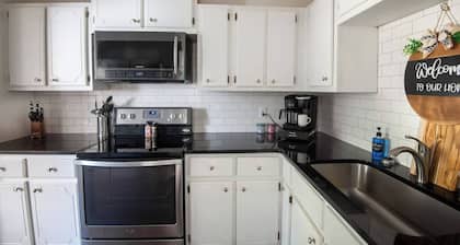 Hoadley Home-Groups/Pets/Games/FastWiFi/Workspace