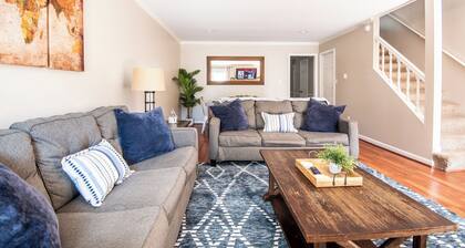 Homewood Townhome-2.5 Baths/King Beds/Free Parking